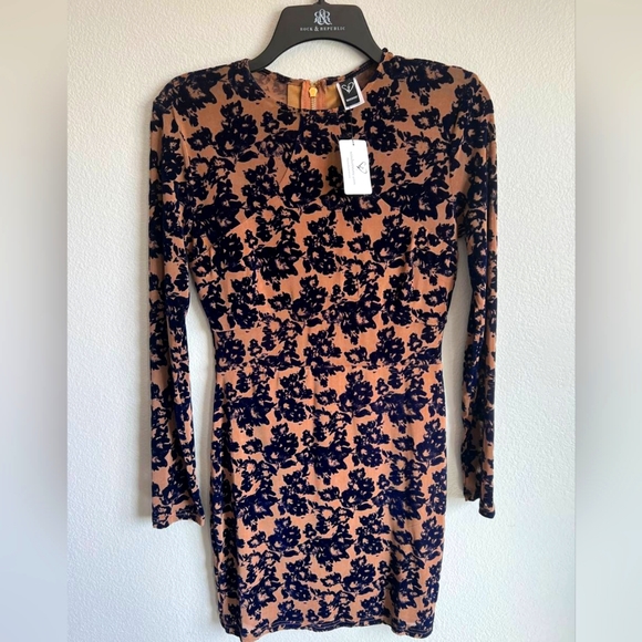 Dress - Picture 2 of 4